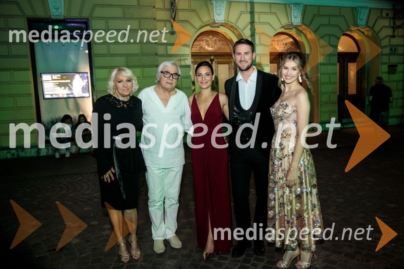  Alenka Godec, pevka;  Lado  Leskovar, pevec in ambasador Unicef;  Nina Strnad, pevka;  Gregor Ravnik, pevec;  Saša Lešnjek, pevka, igralkaPoletna noč, otvoritev jubilejnega 70. Ljubljana Festivala