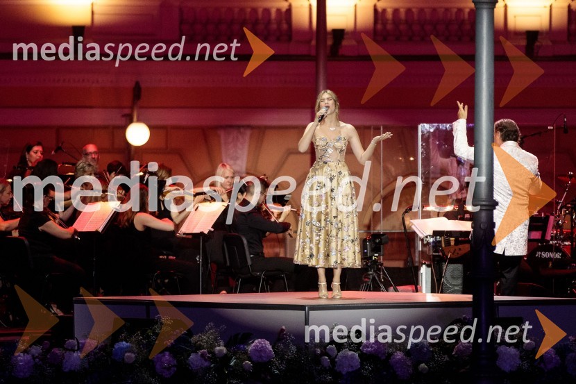  Saša Lešnjek, pevka, igralkaPoletna noč, otvoritev jubilejnega 70. Ljubljana Festivala