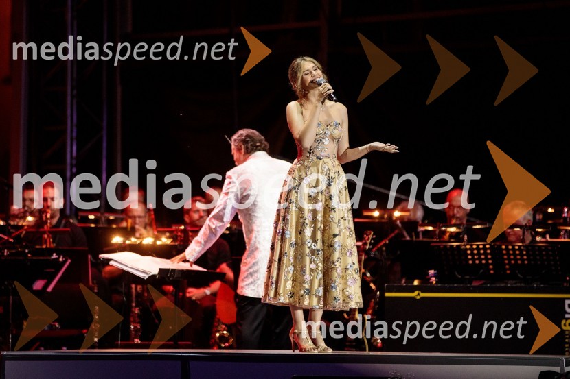  Saša Lešnjek, pevka, igralkaPoletna noč, otvoritev jubilejnega 70. Ljubljana Festivala