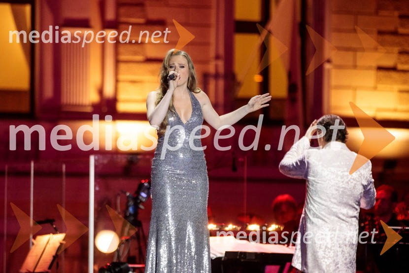  Zala Smolnikar, pevkaPoletna noč, otvoritev jubilejnega 70. Ljubljana Festivala