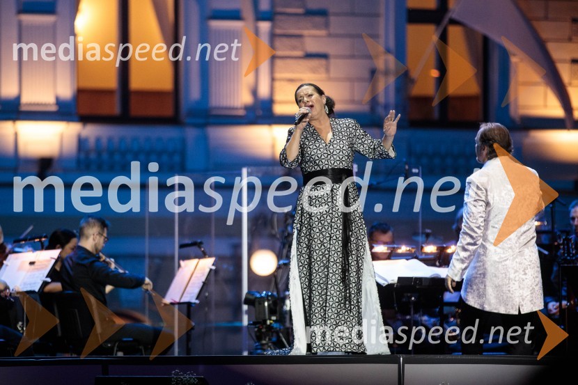  Darja Švajger, pevkaPoletna noč, otvoritev jubilejnega 70. Ljubljana Festivala