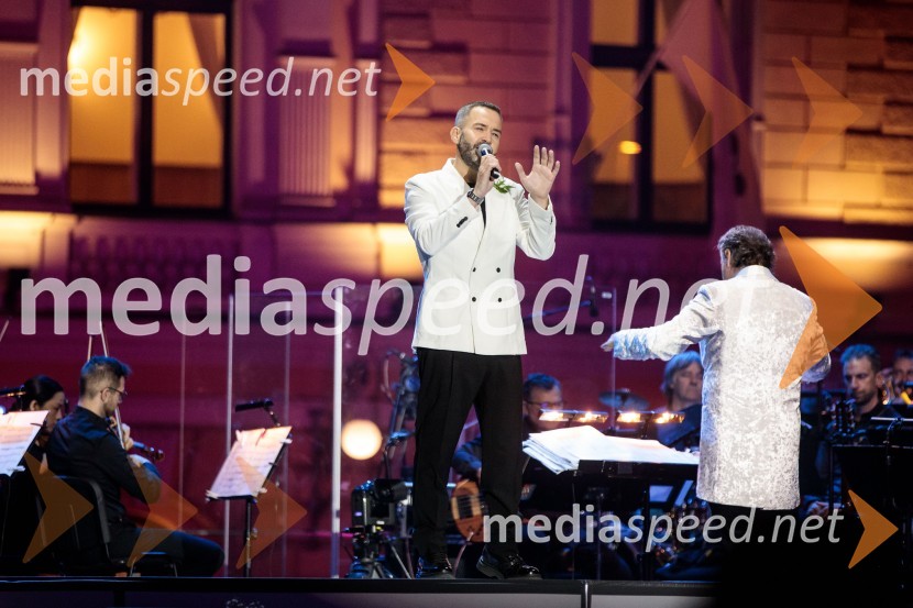  Anžej Dežan, pevecPoletna noč, otvoritev jubilejnega 70. Ljubljana Festivala