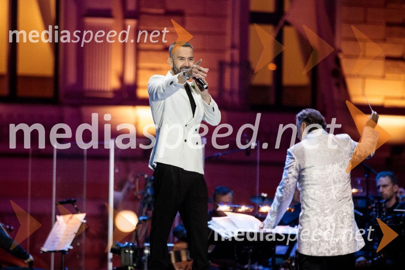  Anžej Dežan, pevecPoletna noč, otvoritev jubilejnega 70. Ljubljana Festivala