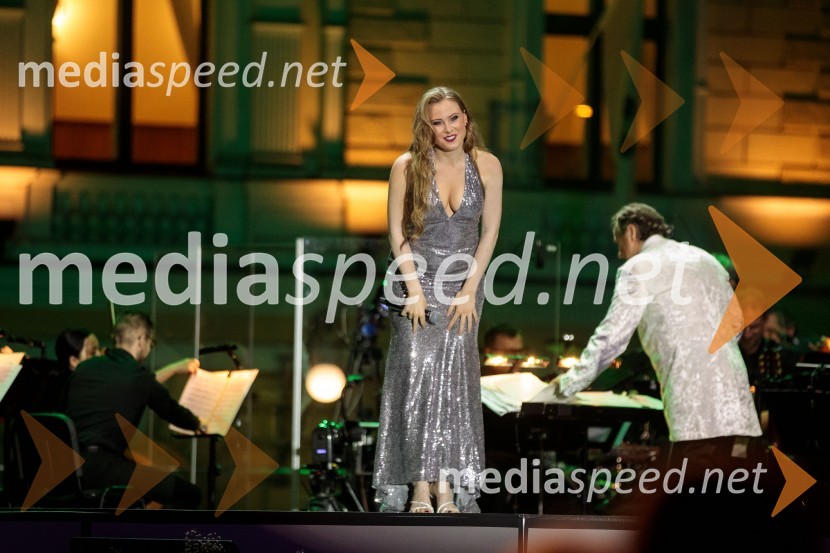  Zala Smolnikar, pevkaPoletna noč, otvoritev jubilejnega 70. Ljubljana Festivala