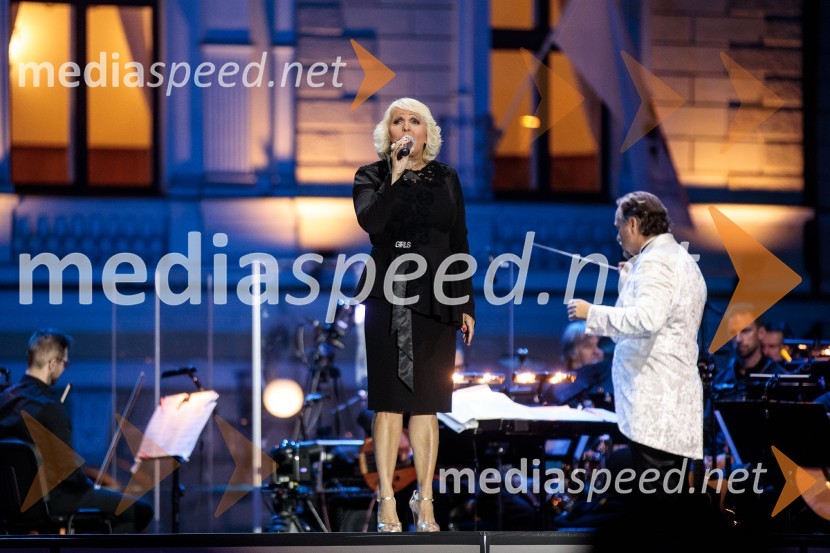  Alenka Godec, pevkaPoletna noč, otvoritev jubilejnega 70. Ljubljana Festivala