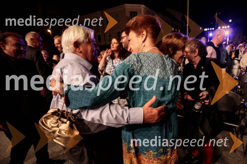  Milan Kučan, nekdanji predsednik Republike Slovenije;  Elza Budau, slovenska tekstopiska, pesnica in pisateljicaPoletna noč, otvoritev jubilejnega 70. Ljubljana Festivala