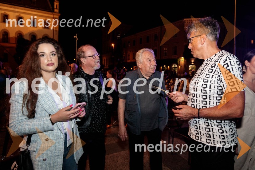  Tea Robežnik;  Tomaž Domicelj, glasbenik;  Jure Robežnik, skladatelj;  ... Poletna noč, otvoritev jubilejnega 70. Ljubljana Festivala