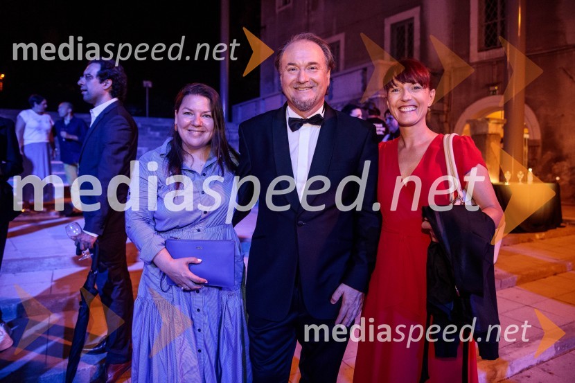  Tjaša Kolenc Filipčič, vodja upravljanja z blagovno znamko in direktorica marketinga v Skupini Triglav;  Patrik Greblo, dirigent;  Urša Manček Rakovec, marketing, RTV SlovenijaPoletna noč, otvoritev jubilejnega 70. Ljubljana Festivala