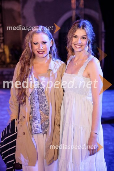  Zala Smolnikar, pevka;  Saša Lešnjek, pevka, igralkaPoletna noč, otvoritev jubilejnega 70. Ljubljana Festivala