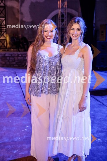  Zala Smolnikar, pevka;  Saša Lešnjek, pevka, igralkaPoletna noč, otvoritev jubilejnega 70. Ljubljana Festivala