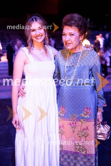  Saša Lešnjek, pevka, igralka;  Elza Budau, slovenska tekstopiska, pesnica in pisateljicaPoletna noč, otvoritev jubilejnega 70. Ljubljana Festivala