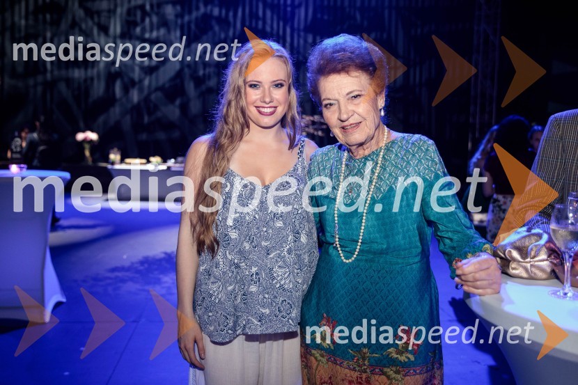  Zala Smolnikar, pevka;  Elza Budau, slovenska tekstopiska, pesnica in pisateljicaPoletna noč, otvoritev jubilejnega 70. Ljubljana Festivala