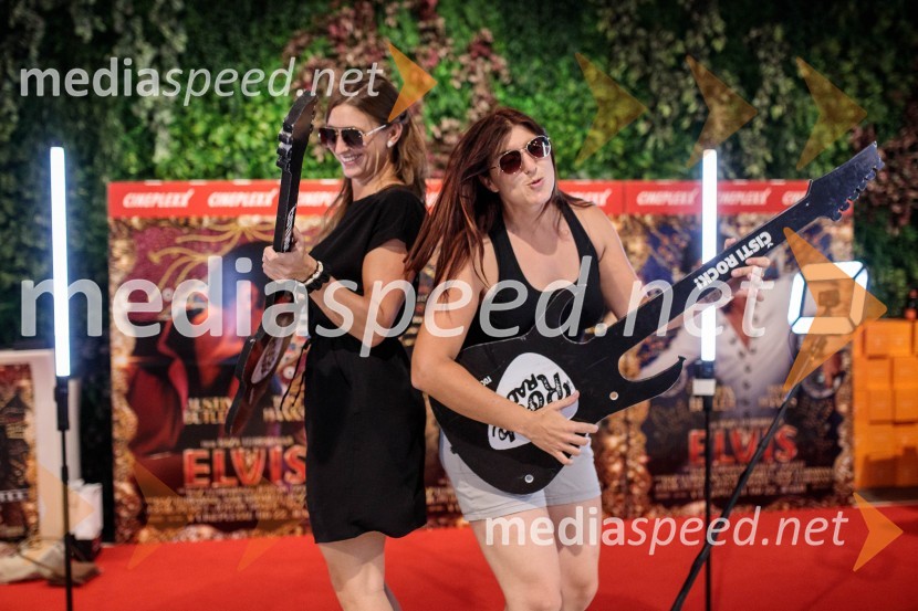  Kaja Lesar;  Maja Lesar, fotografinjaPremiera filma Elvis, Cineplexx Ljubljana