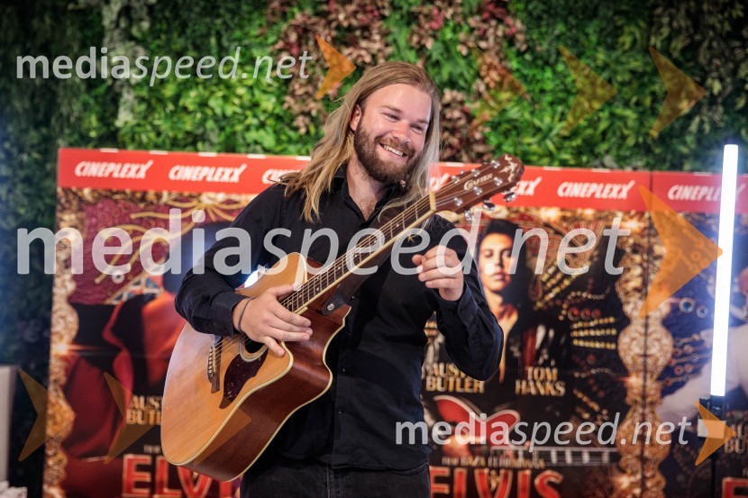  Filip  Pfeifer, kitarist, Smooth bandPremiera filma Elvis, Cineplexx Ljubljana