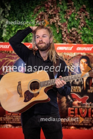  Filip  Pfeifer, kitarist, Smooth bandPremiera filma Elvis, Cineplexx Ljubljana