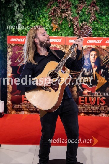  Filip  Pfeifer, kitarist, Smooth bandPremiera filma Elvis, Cineplexx Ljubljana