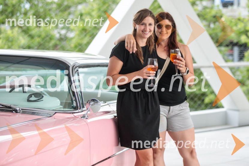  Kaja Lesar;  Maja Lesar, fotografinjaPremiera filma Elvis, Cineplexx Ljubljana