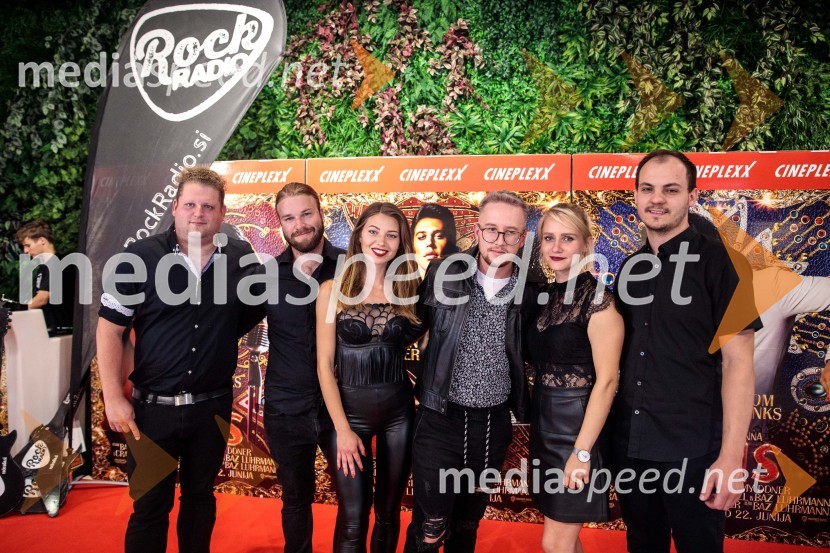  Luka Venek, bobnar, Smooth band;  Filip  Pfeifer, kitarist, Smooth band;  Nastja Omahna, pevka;  Klemen Finkšt, pevec, Smooth band;  Fia Selič, pianistka, Smooth band;  Primož Paril, basist, Smooth bandPremiera filma Elvis, Cineplexx Ljubljana