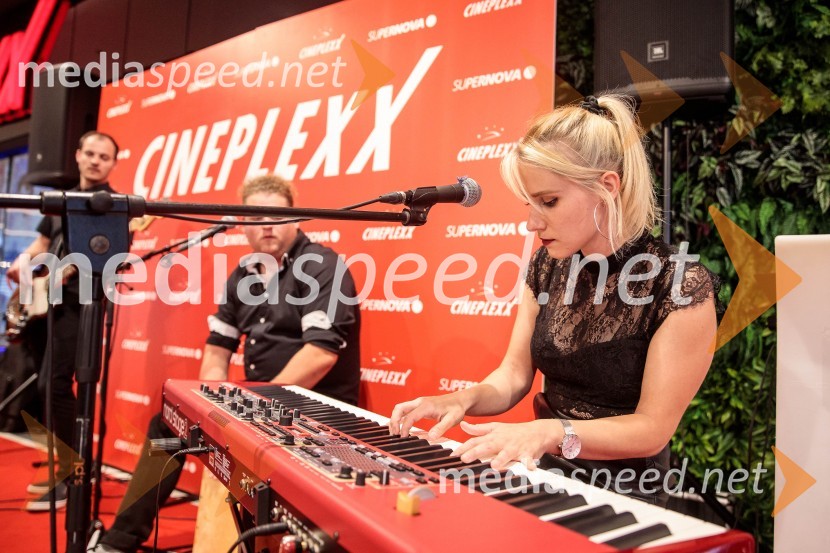  Fia Selič, pianistka, Smooth bandPremiera filma Elvis, Cineplexx Ljubljana