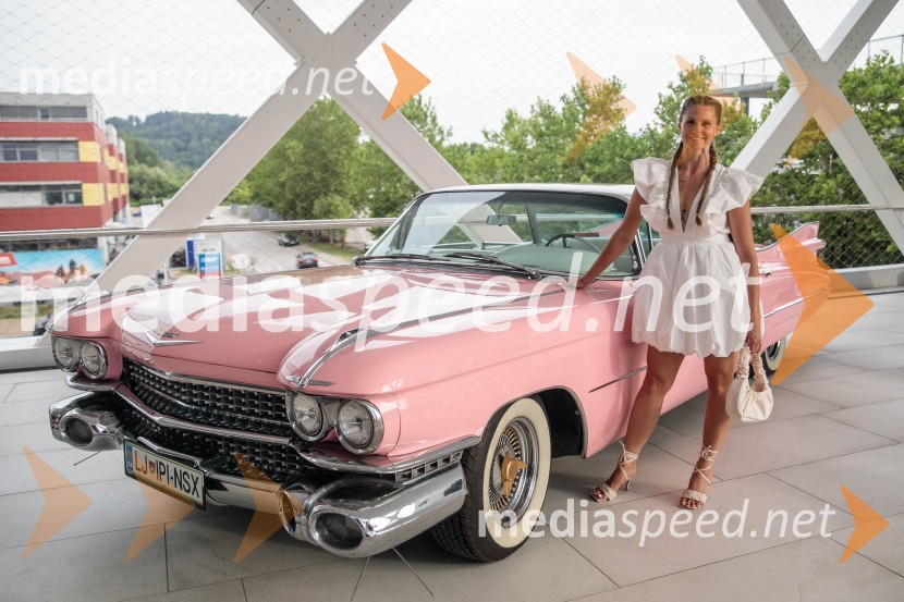  Teja  Jugovic, spletna vplivnica, Cool mamacitaPremiera filma Elvis, Cineplexx Ljubljana