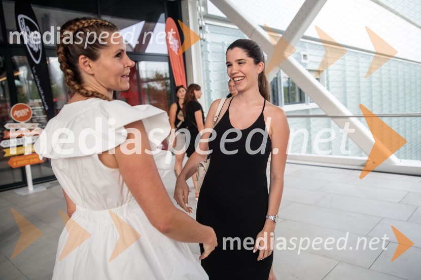  Teja  Jugovic, spletna vplivnica, Cool mamacita;  Ariana Hodžić, Miss turizma 2018Premiera filma Elvis, Cineplexx Ljubljana