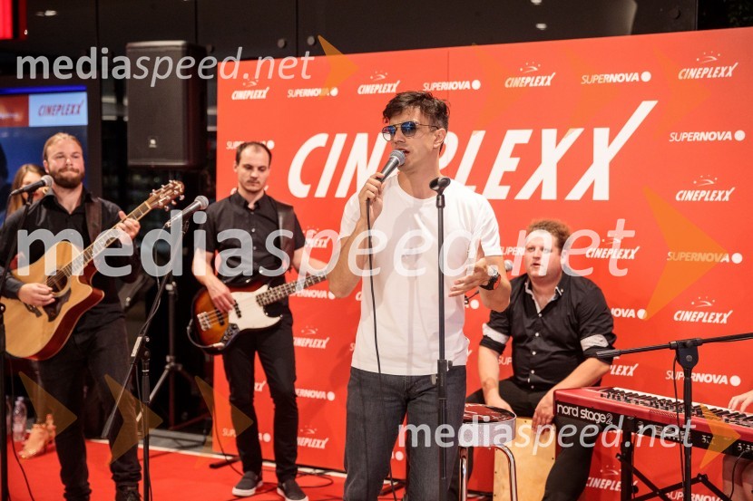  Filip  Pfeifer, kitarist, Smooth band;  Primož Paril, basist, Smooth band;  Marko  Stanković, glasbenik;  Luka Venek, bobnar, Smooth bandPremiera filma Elvis, Cineplexx Ljubljana