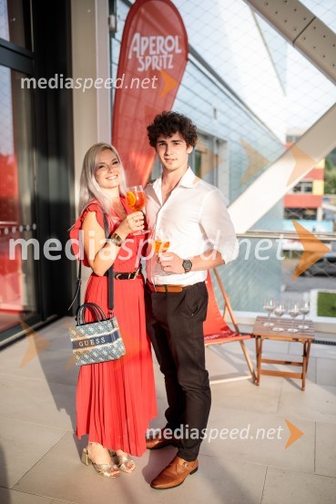  Alenka Trogrlič, youtuberka;  ... Premiera filma Elvis, Cineplexx Ljubljana