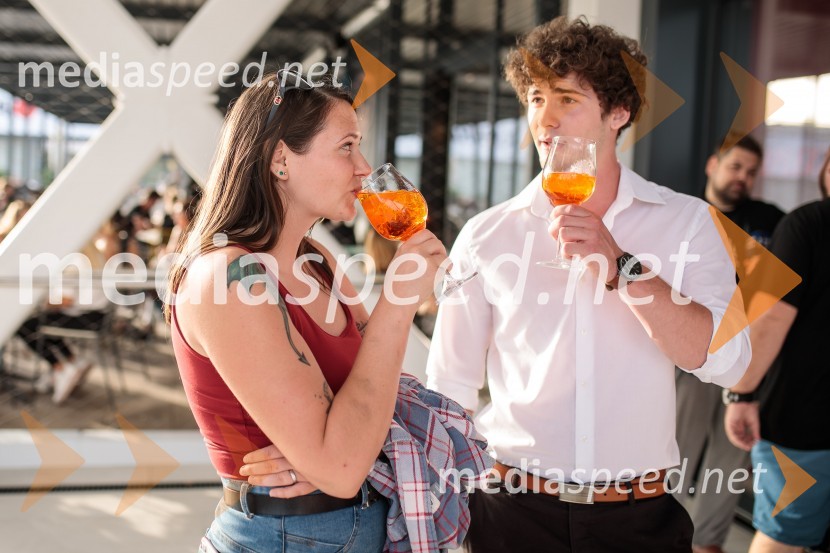  Deina Meglič;  ... Premiera filma Elvis, Cineplexx Ljubljana