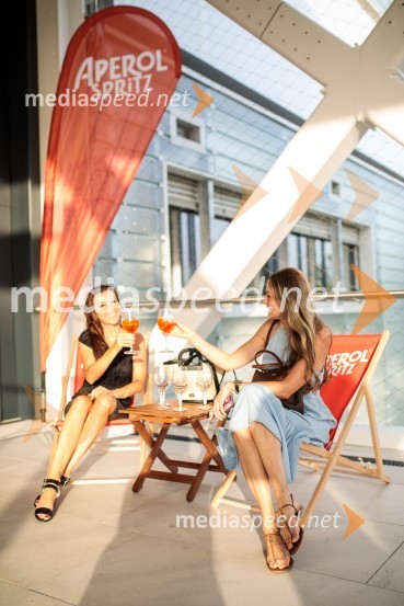  ... ;  Iryna OsypenkoPremiera filma Elvis, Cineplexx Ljubljana