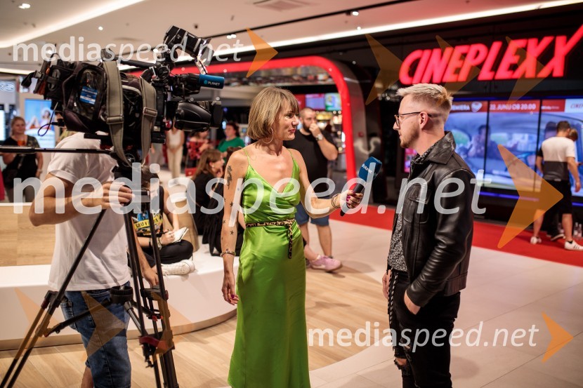  Ana Reščan;  Klemen Finkšt, pevec, Smooth bandPremiera filma Elvis, Cineplexx Ljubljana