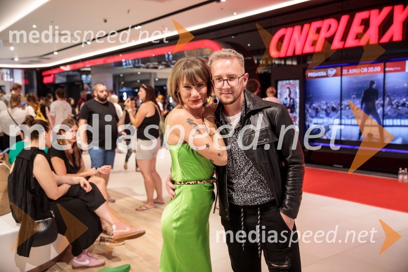  Ana Reščan;  Klemen Finkšt, pevec, Smooth bandPremiera filma Elvis, Cineplexx Ljubljana