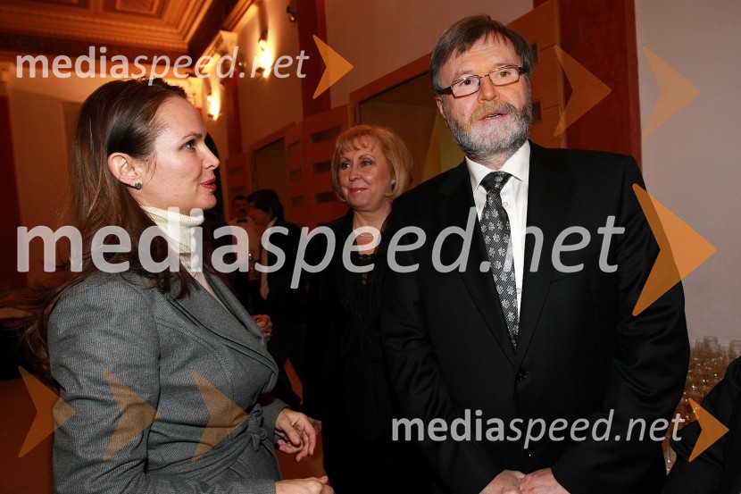 Prof. dr. Mejra Festić, prorektorica Univerze v Mariboru in prof. dr. Ivan Rozman, rektor Univerze v Mariboru ter soproga dr. Janja Črčinovič RozmanPonovoletni sprejem rektorja Univerze v Mariboru