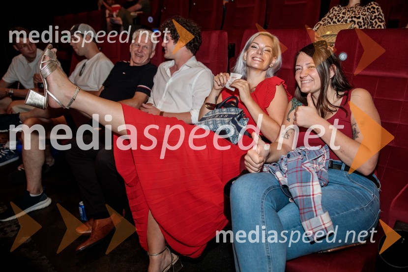  Alenka Trogrlič, youtuberka;  Deina MegličPremiera filma Elvis, Cineplexx Ljubljana