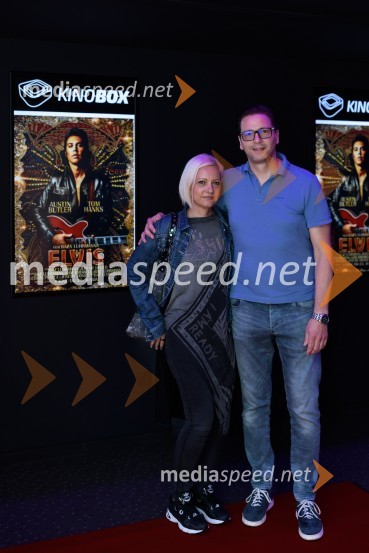  Polona Meznarič;  Stipe Jerić, direktor MariboxPredpremiera filma Elvis, Maribox