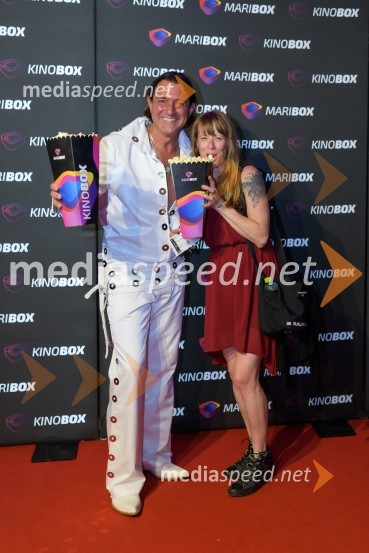  Samir Kobler, pevec;  ... Predpremiera filma Elvis, Maribox