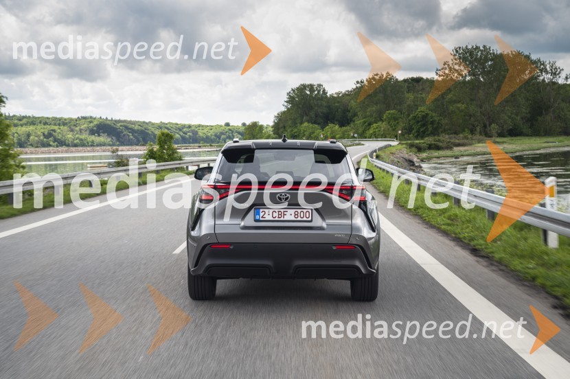 V prihodu je Toyotino prvo povsem električno vozilo