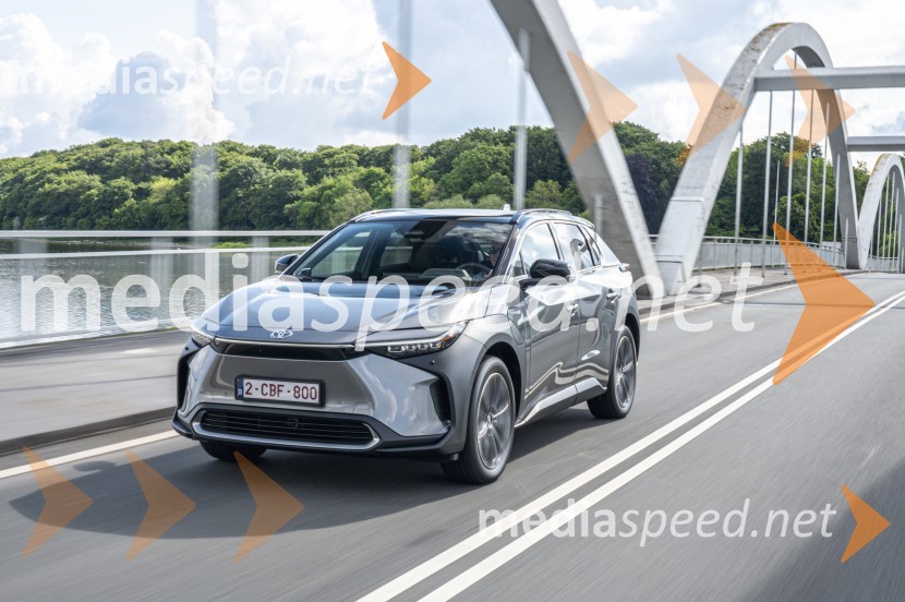 V prihodu je Toyotino prvo povsem električno vozilo