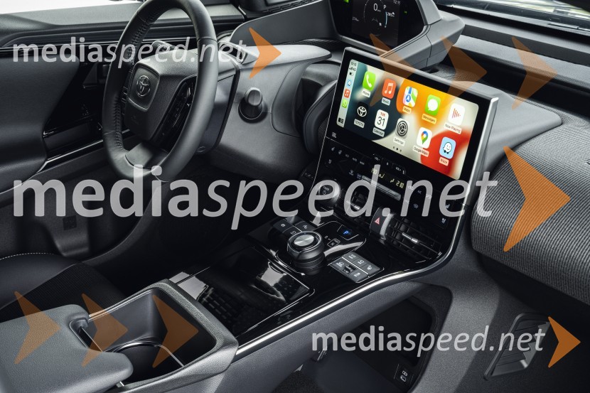 V prihodu je Toyotino prvo povsem električno vozilo