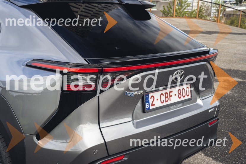 V prihodu je Toyotino prvo povsem električno vozilo