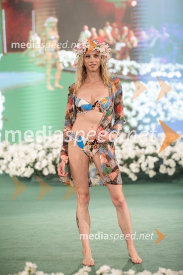  Maša Sara Modic, manekenkaModna revija Lisca za pomlad-poletje 2023: Hedonizem, ljubezen in uporništvo