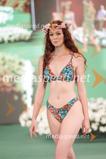  Klara Peterlin, manekenkaModna revija Lisca za pomlad-poletje 2023: Hedonizem, ljubezen in uporništvo