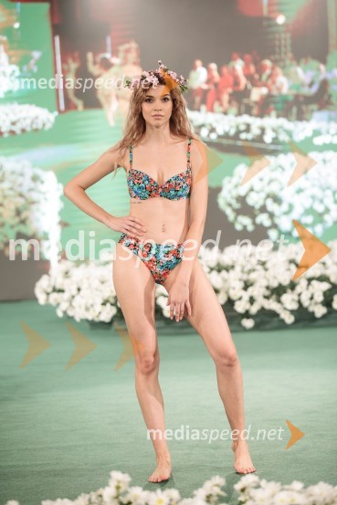  Evita Cizl, manekenkaModna revija Lisca za pomlad-poletje 2023: Hedonizem, ljubezen in uporništvo