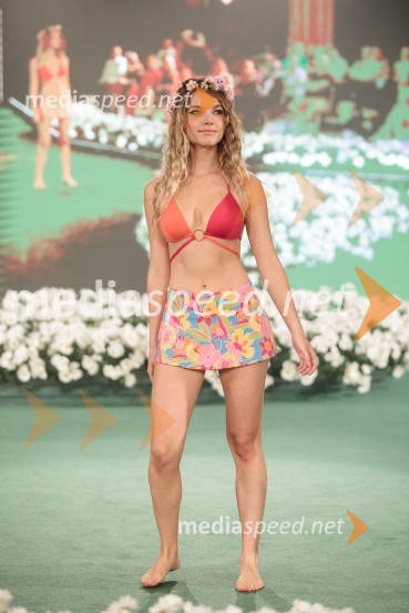  Robin Jeram, manekenkaModna revija Lisca za pomlad-poletje 2023: Hedonizem, ljubezen in uporništvo