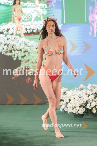  Ana Milardović, manekenkaModna revija Lisca za pomlad-poletje 2023: Hedonizem, ljubezen in uporništvo