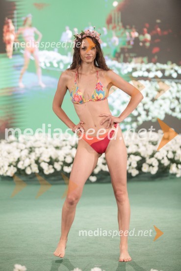  Ana Milardović, manekenkaModna revija Lisca za pomlad-poletje 2023: Hedonizem, ljubezen in uporništvo