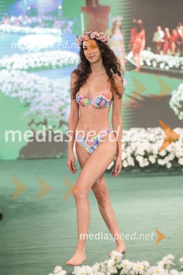  Vita Cpajakovič, manekenkaModna revija Lisca za pomlad-poletje 2023: Hedonizem, ljubezen in uporništvo