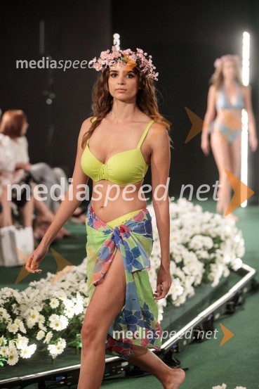  Iva Pehar, manekenkaModna revija Lisca za pomlad-poletje 2023: Hedonizem, ljubezen in uporništvo