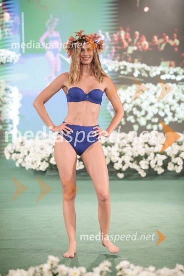  Špela Klemenčič, manekenkaModna revija Lisca za pomlad-poletje 2023: Hedonizem, ljubezen in uporništvo