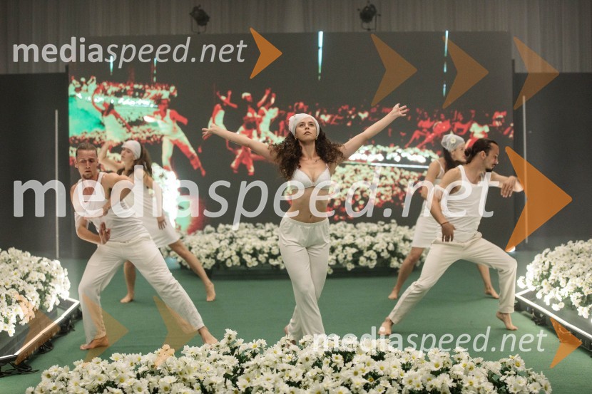  Rosalie Reya, plesalka, modna oblikovalkaModna revija Lisca za pomlad-poletje 2023: Hedonizem, ljubezen in uporništvo