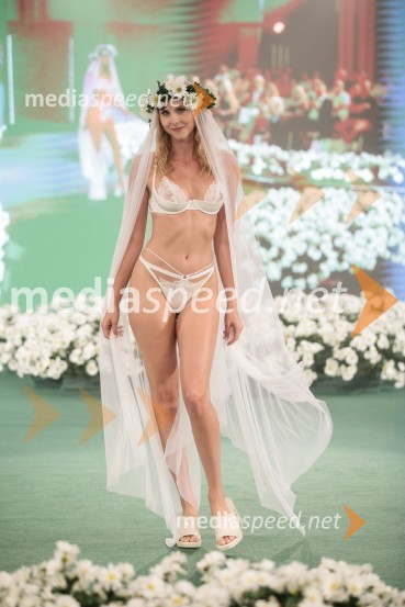  Nastasja Prihoda, manekenkaModna revija Lisca za pomlad-poletje 2023: Hedonizem, ljubezen in uporništvo